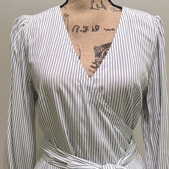 Loft Brand. Size Small. Wrap Around Blue & White Stripe Women’s Blouse. - Picture 6 of 8